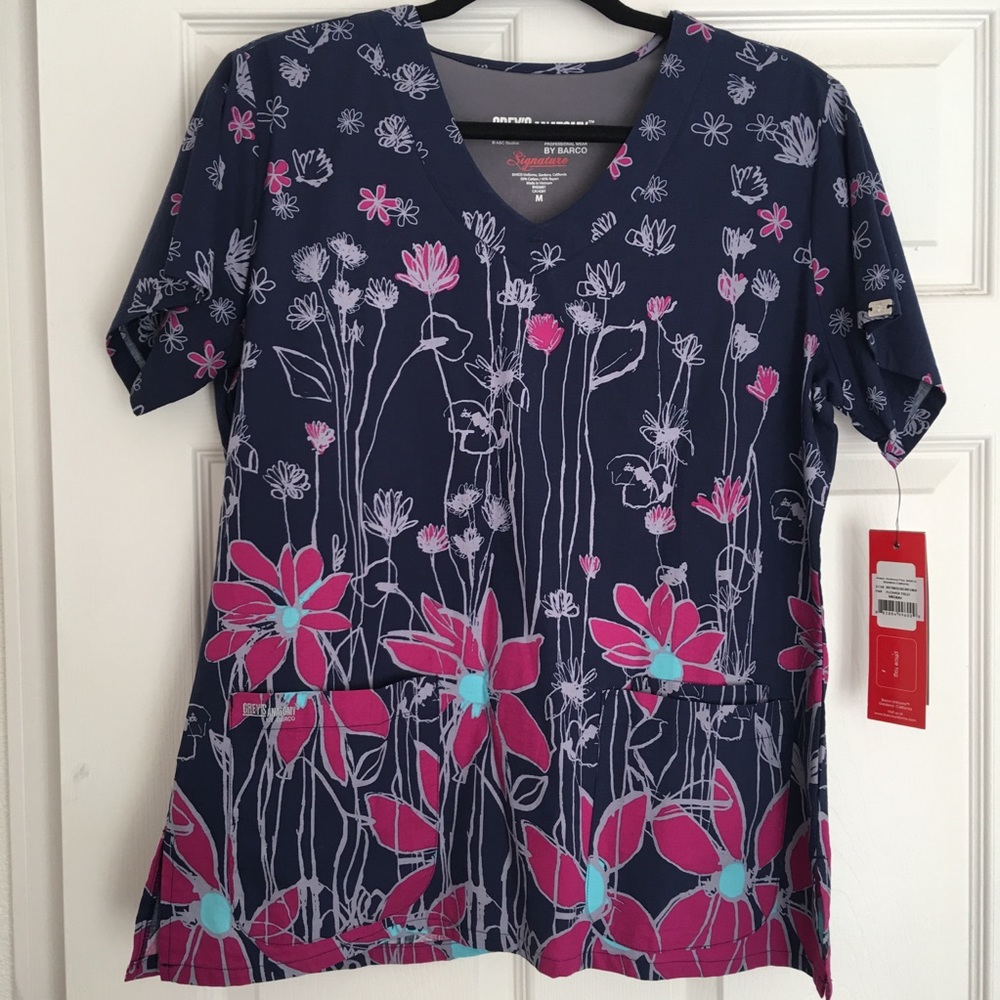 NWT Grey’s Anatomy Signature scrub top medium